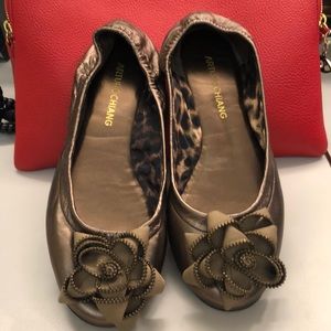 Unique Arturo Chiang flats